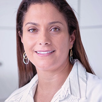 Dra. Renata Gargione Prado Dra. Renata Gargione Prado